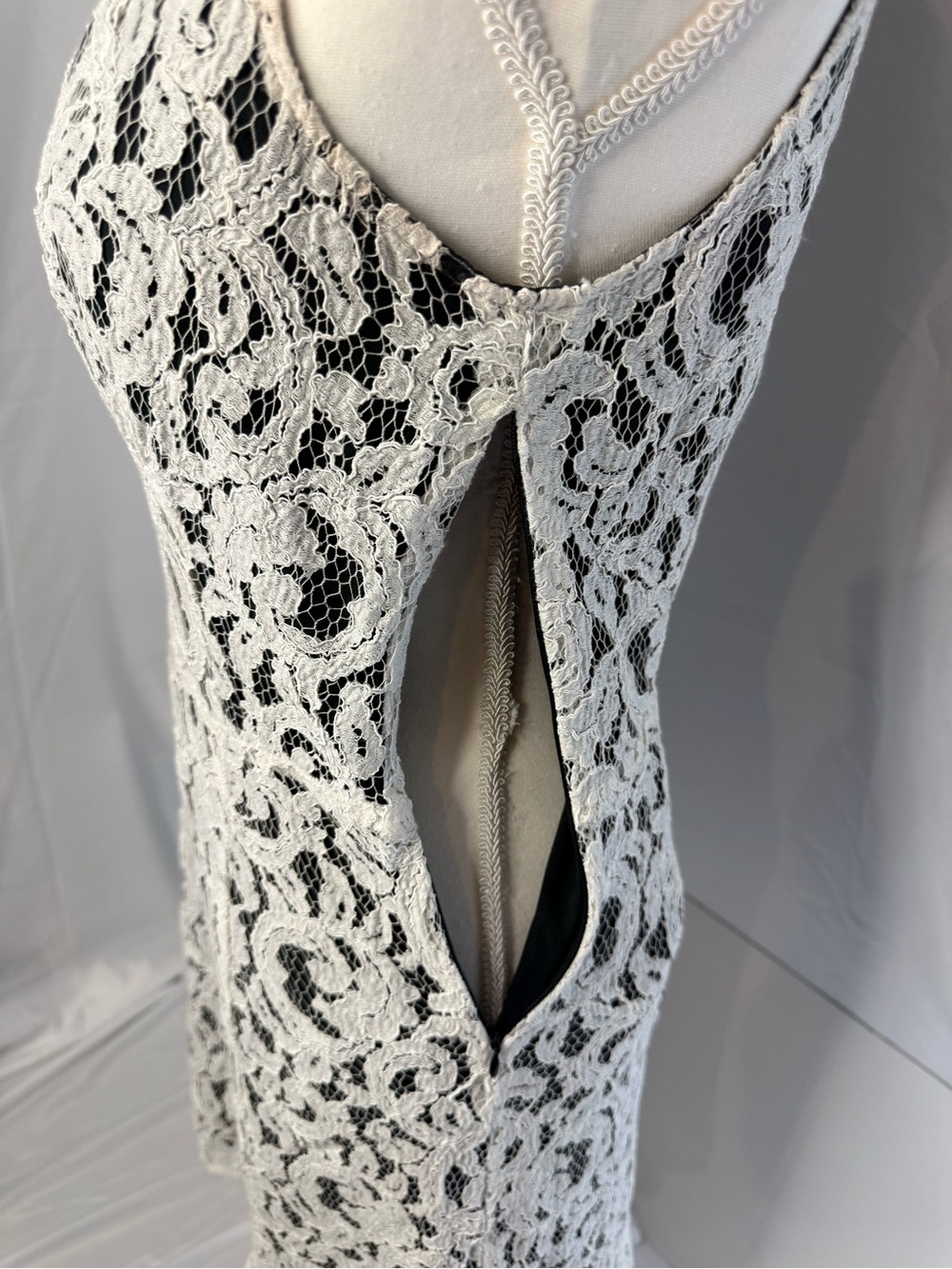 Victoria’s Secret Overlay Bow-Trim Sheath Dress in White and Black - Picture 8 of 10